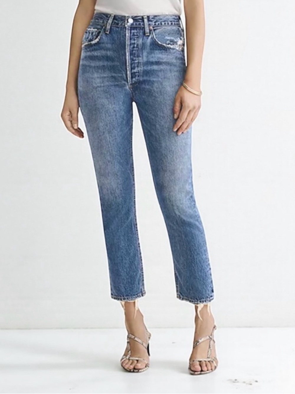 AGOLDE
Riley High Rise Cropped Straight Jeans in
Frequency Size 27